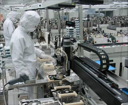 硬盤(pán)行業(yè)無(wú)塵車(chē)間